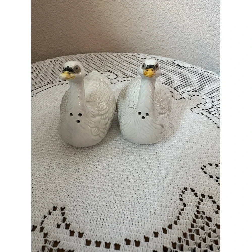 Ceramic Swan Salt & Pepper Shakers Set White with Yellow Beaks Animal Shape